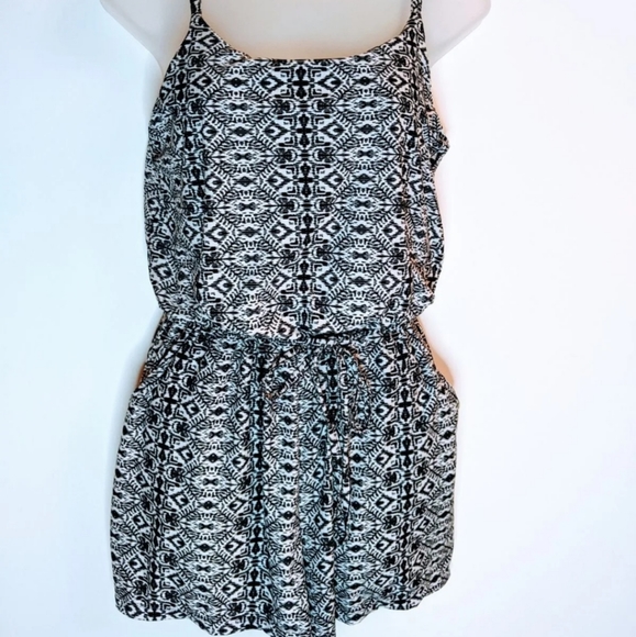 Romper Eye Candy Size Small Soft, Lined Pockets, Adjustable Straps - Picture 1 of 7